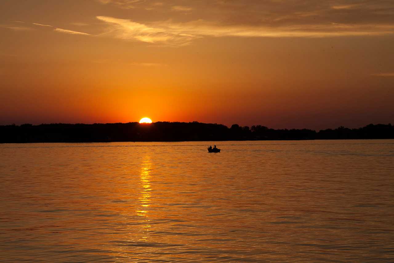 Lake St. Clair, photo by Bradley R. Caloia, https://creativecommons.org/licenses/by-sa/3.0/deed.en